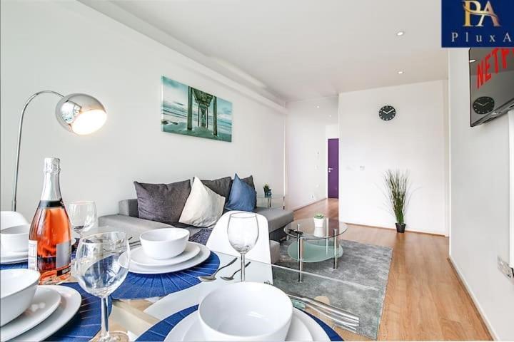 Pluxa Azure Cubic Apartment Birmingham Exterior foto
